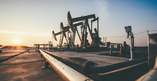 Ölpreise: Brent und WTI steigen inmitten des Iran-Krieges