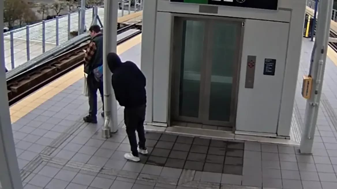 Seattle: Mann stößt Fahrgast auf Bahngleise