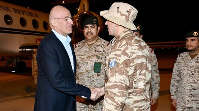 Dendias Visits the Hellenic Force in Saudi Arabia (ELDYSA)