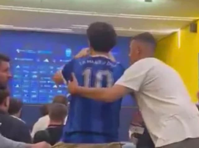 Οπαδός διέκοψε συνέντευξη Τύπου του Σκαλόνι προειδοποιώντας για τη Γαλλία