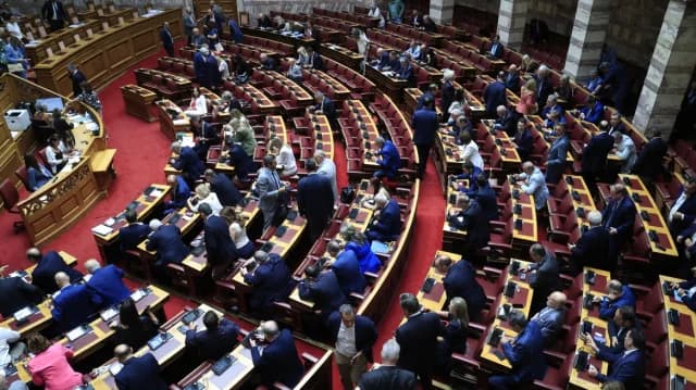 OPEKEPE：11+2 名政客的新案件档案、豁免权解除和潜在的改组
