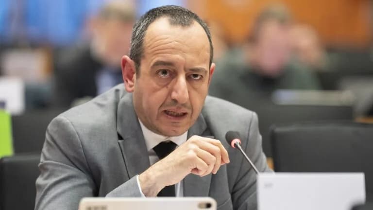 Geadis Geadis: Contribución simbólica al APOEL con 1.955 euros