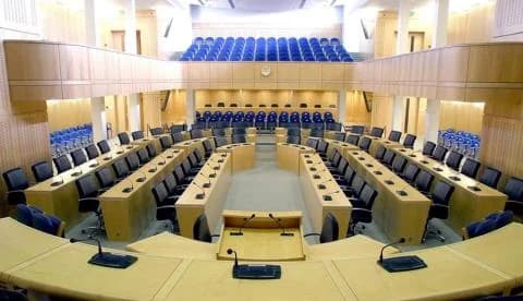 Βουλή ενέκρινε την αναπομπή για την αγορά ηλεκτρισμού