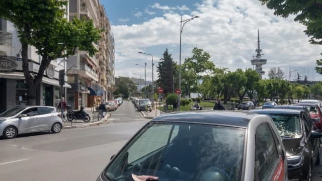 Салоники: Модернизация дорожной разметки и знаков