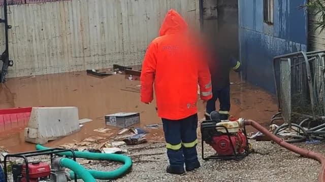נאה מקרי: חניון תחנת המשטרה הוצף