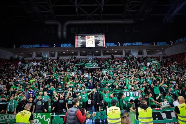 Impresionante presencia de los aficionados del Panathinaikos en Sofía para el partido contra el Hapoel