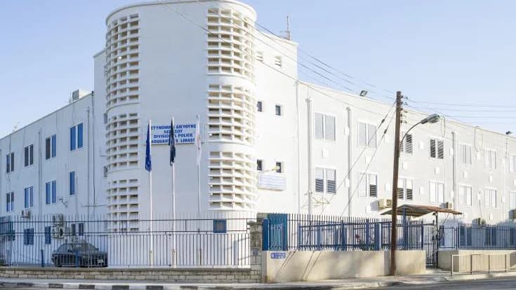 לימסול: אסיר הורדם והונשם לאחר שריפה בתא המעצר