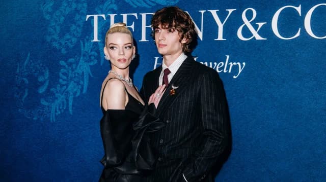 Anya Taylor-Joy und Malcolm McRae feiern 4. Hochzeitstag