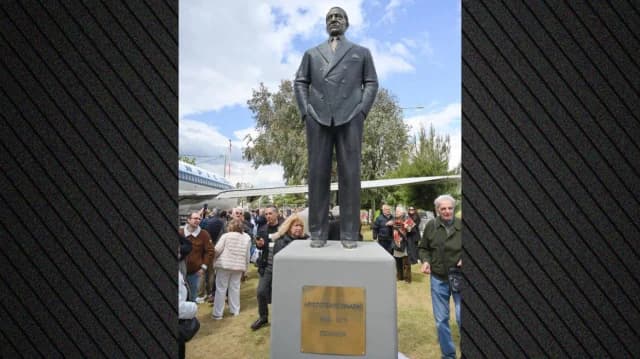 Αποκαλυπτήρια του αγάλματος του Αριστοτέλη Ωνάση στο Ελληνικό
