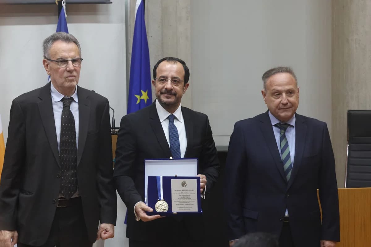 הנשיא כריסטודולידיס אזרח כבוד של סלוניקי: דיון בסעיף 42.7 בניקוסיה