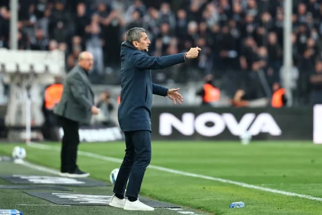 Λουτσέσκου: Αναχώρησε εσπευσμένα για Ρουμανία λόγω προβλήματος υγείας του πατέρα του