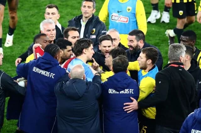 Olympiakos - AEK: Spannung zwischen Taremi und Rota am Ende des Spiels