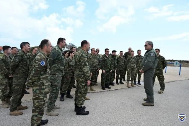 Chef der griechischen Luftwaffe besucht Karpathos