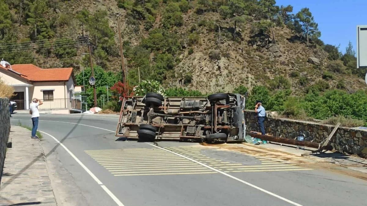 Schwerer Unfall in Limassol: Fahrerrettung läuft