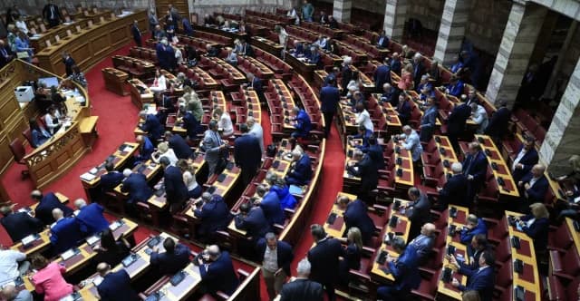 OPEKEPE：关于阿塔纳西乌和哈τζ瓦西利乌的档案送达议会
