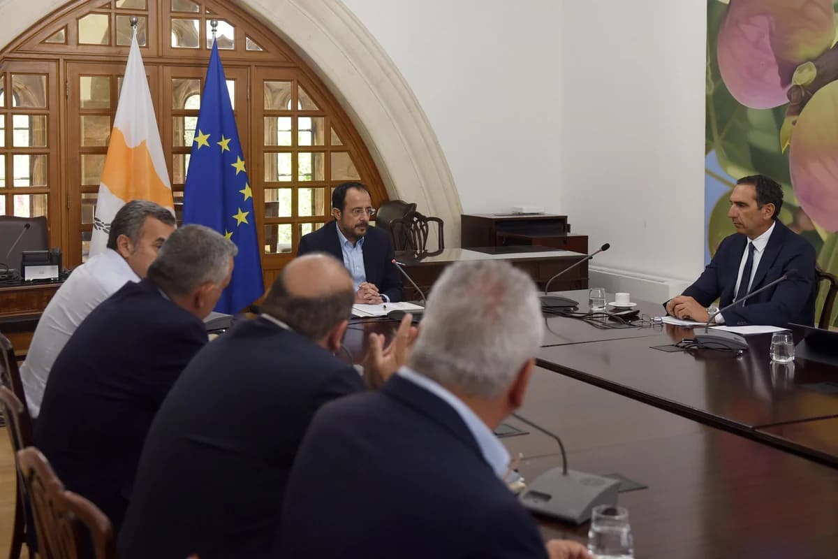 Christodoulides trifft EOA-Präsidenten: Erkennt Probleme in der Kommunalverwaltung