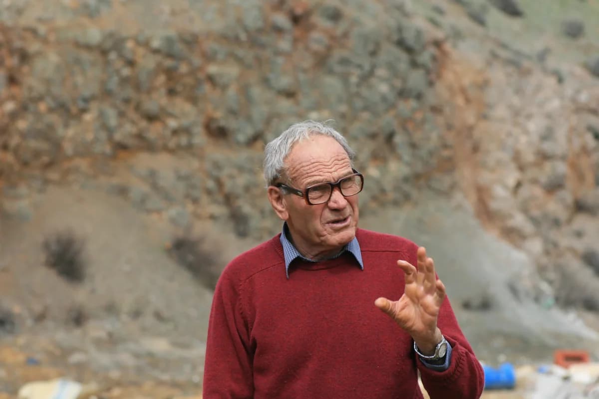 ד"ר ג'ורג' קונסטנטינו, לשעבר מנהל המחלקה לסקר גיאולוגי, נפטר