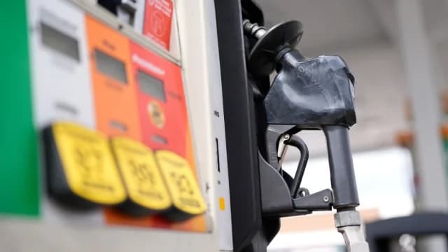 מחירי הנפט צונחים לאחר הסכם הפסקת אש בין איראן לארה"ב