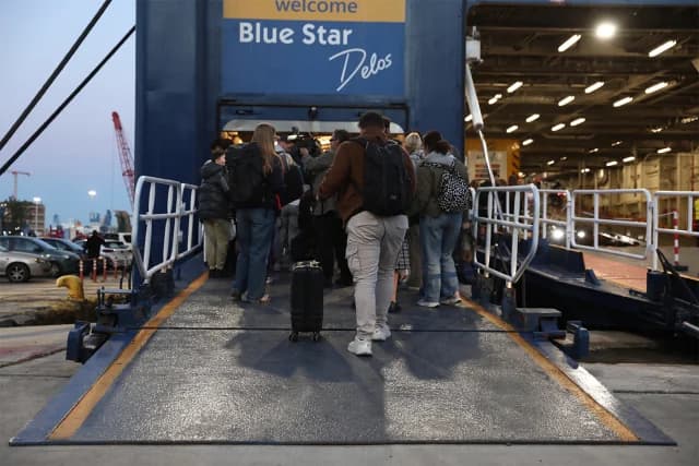 Increased Traffic at Ports for Easter – Photos