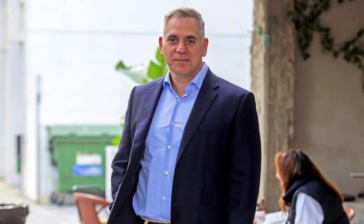 N. Papadopoulos: Críticas por la preocupación con teorías de conspiración