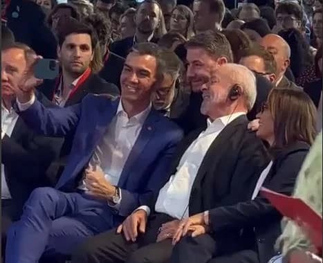 Androulakis' selfie with Sánchez and Lula in Barcelona