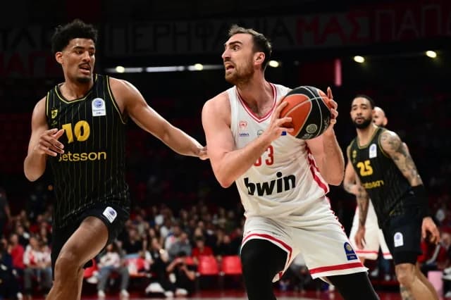 Ο Ολυμπιακός νίκησε τον Άρη 92-81 στο ΣΕΦ
