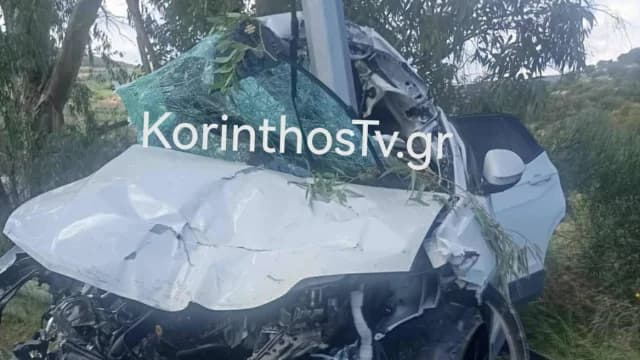 Schwerer Autounfall in Nemea: Fahrerin eingeklemmt