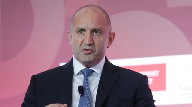 Румен Радев лидирует на выборах в Болгарии