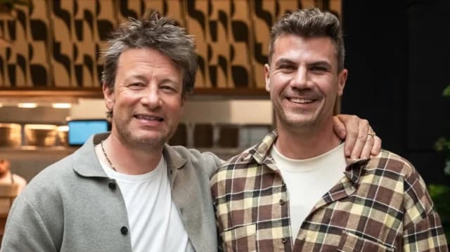 Akis Petretzikis y Jamie Oliver se reúnen en Atenas
