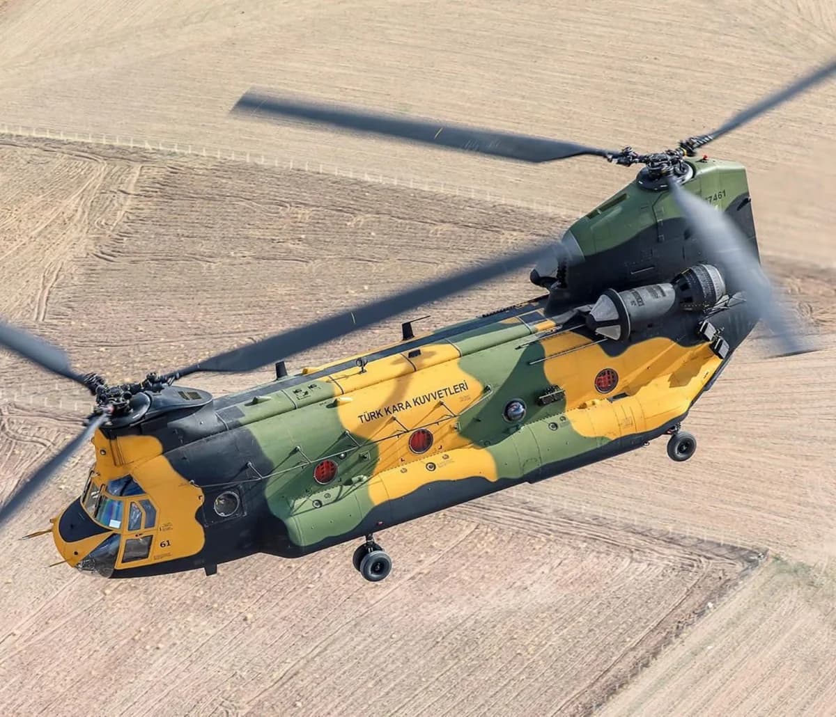Turkey: CH-47 Military Helicopter Crashes in Ankara – No Fatalities