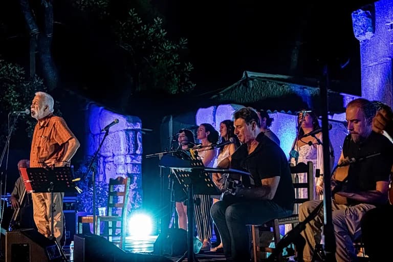 Winterschwimmer im Dora Stratou Theater - 15. Juni