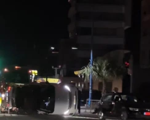 Verkehrsunfall in Limassol: Fahrzeug überschlagen, Person eingeklemmt