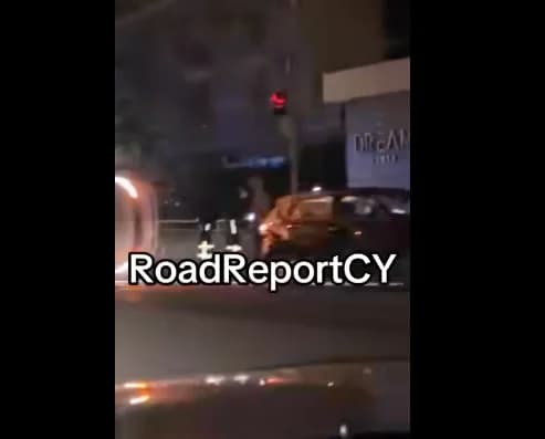 Accidente de tráfico en Limassol: Vehículo volcado en la Avenida Amathountos