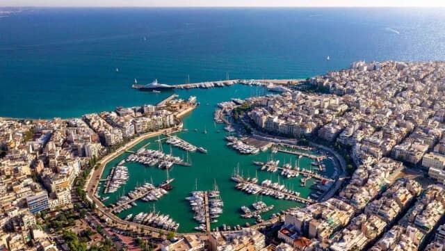 Μαρίνα Ζέας: Εκκαθάριση εγκαταλελειμμένων σκαφών μέσω πλειστηριασμών