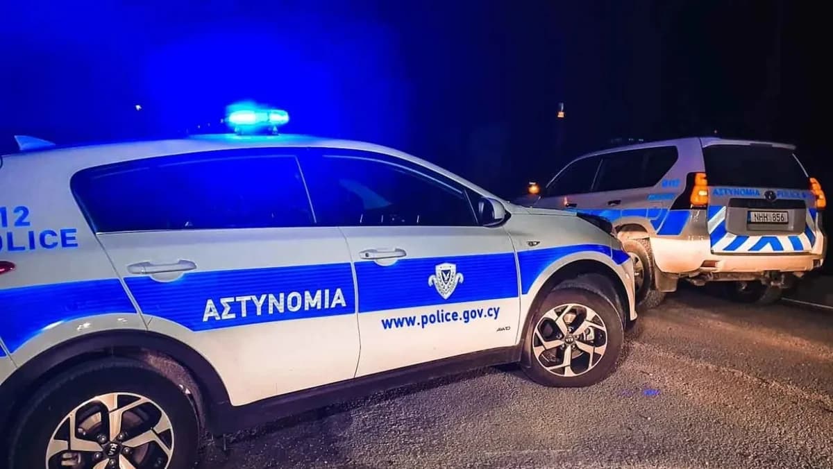 Verkehrsunfall in Limassol: Fahrzeug landet auf der Fahrbahn