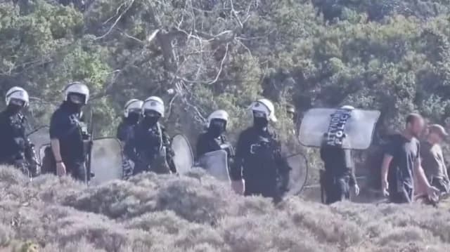 Γαύδος: Καλύβες κατεδαφίζονται με συνοδεία ΜΑΤ
