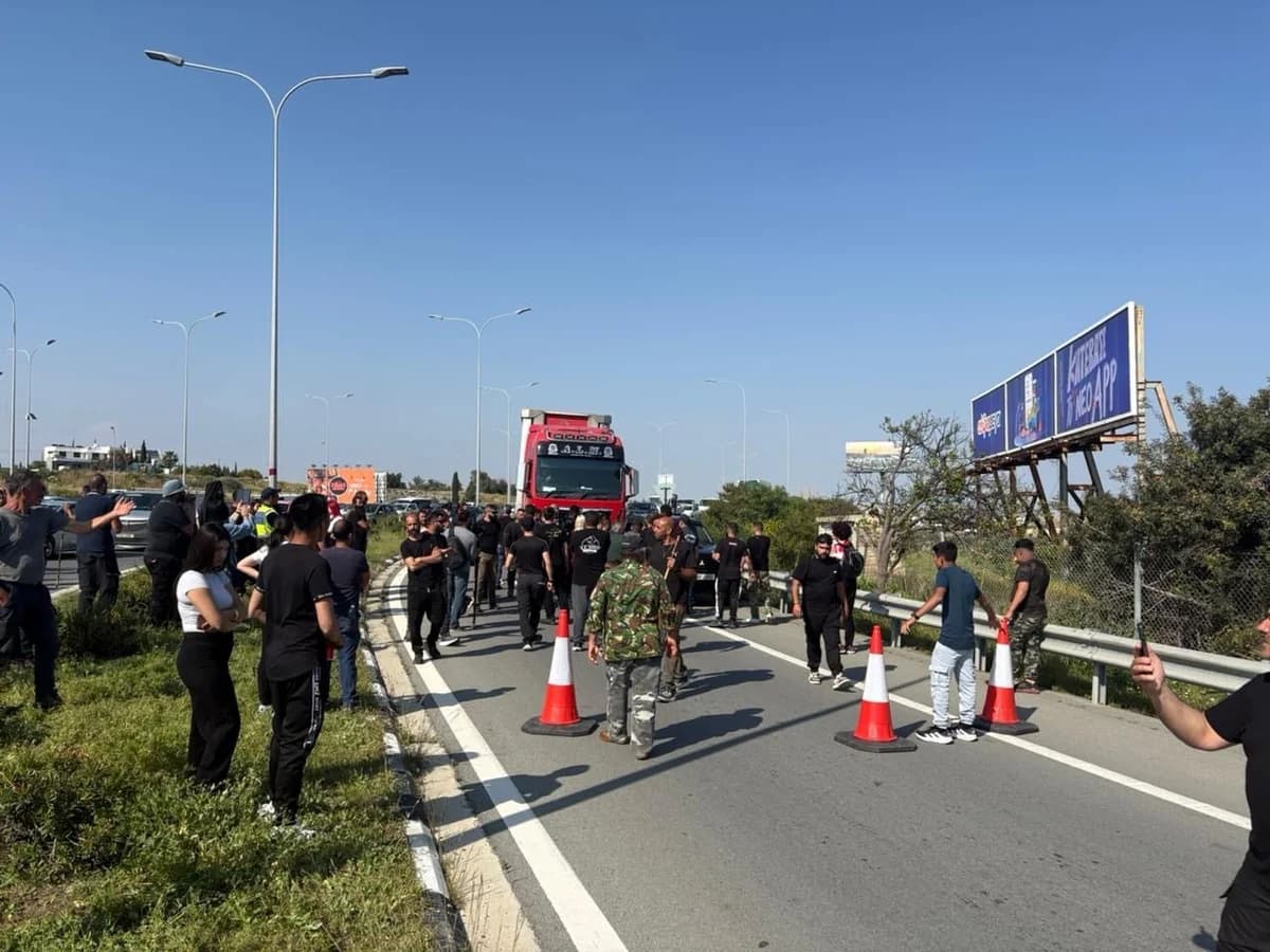 Livestock Farmers Block Rizoelia Roundabout in Protest