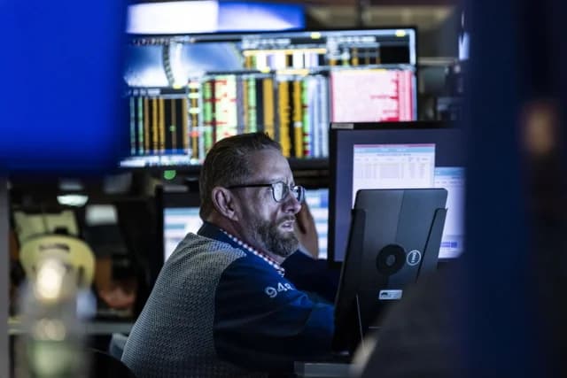 Wall Street: Πτώση δεικτών λόγω κρίσης στα Στενά του Ορμούζ