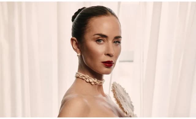 Το μανικιούρ της Emily Blunt με floral twist