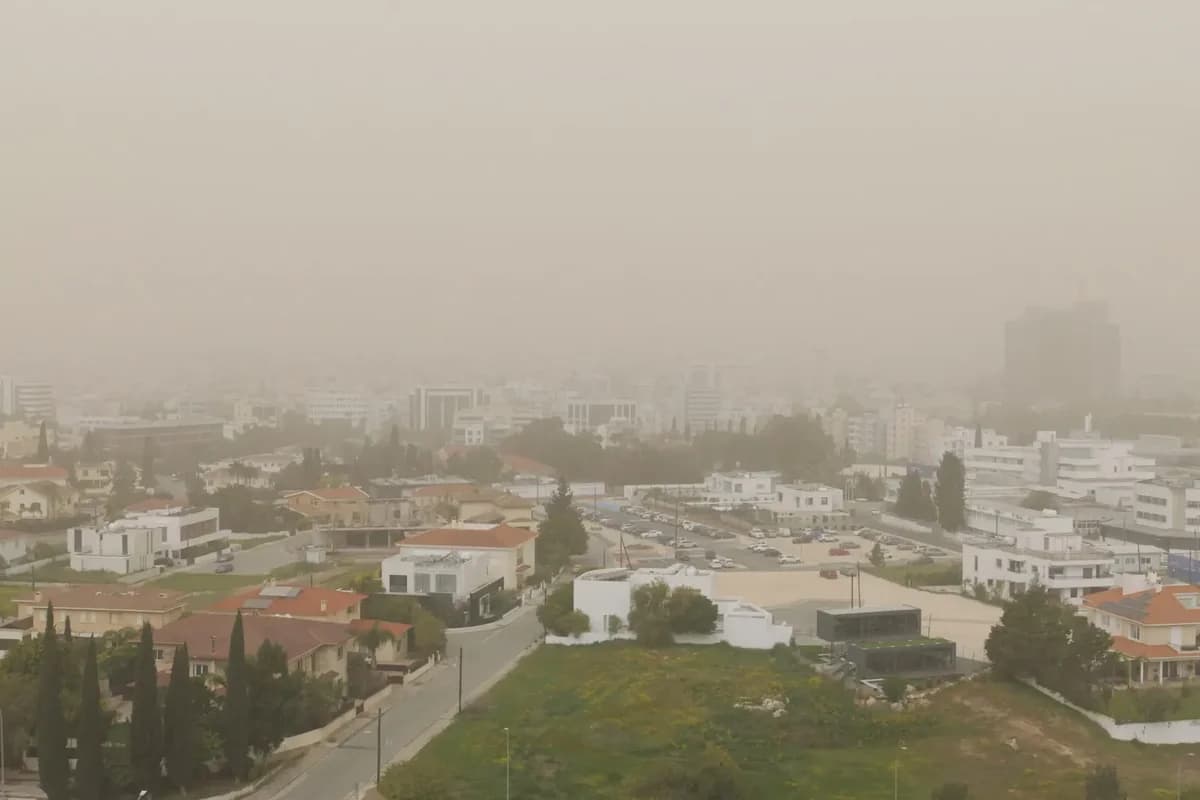 Σκόνη και βροχές στο καιρικό «μενού», ανεβαίνει ο υδράργυρος