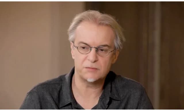 Miltos Paschalidis: Beziehungen zu Mikroutsikos, Machairitsas und der Kampf gegen Depressionen