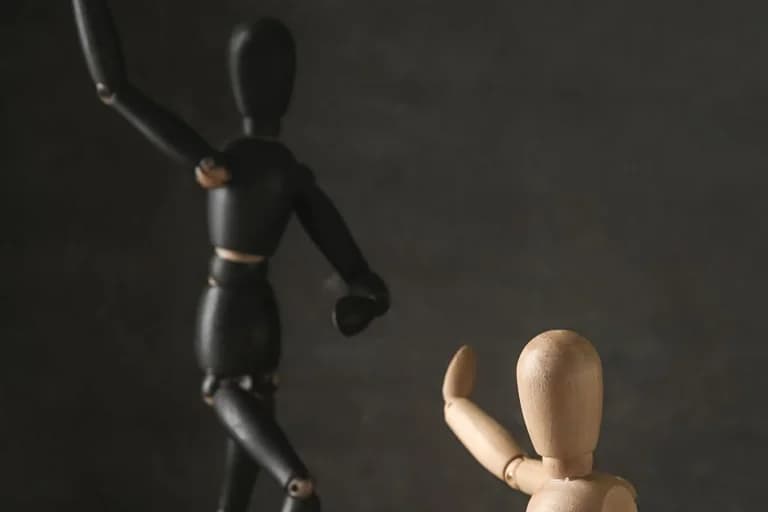 Έκρηξη Οργής για Γυναικοκτονίες και Διαδικτυακό Μισογυνισμό