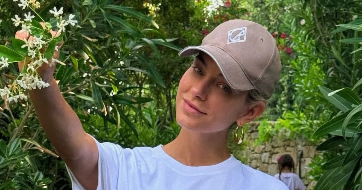 Doukissa Nomikou: LED-Gesichtsbehandlung vor dem Urlaub