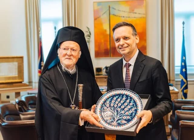 Ο Δήμος Αθηναίων τίμησε τον Πατριάρχη Βαρθολομαίο για την Περιβαλλοντική Κληρονομιά