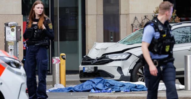 Лейпциг: автомобиль врезался в пешеходов, двое погибших и 22 раненых