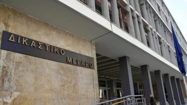 Καταδίκη οκτώ ατόμων για «φάμπρικα» πλαστών δολαρίων στο Κορδελιό