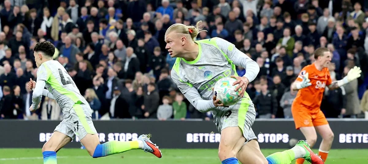 City empata con Everton, Arsenal favorito al título