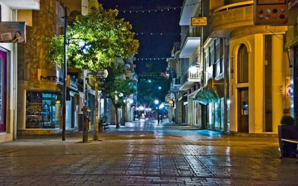 Σύλληψη 28χρονου στη Λήδρας για βανδαλισμό και επίθεση σε αστυνομικούς