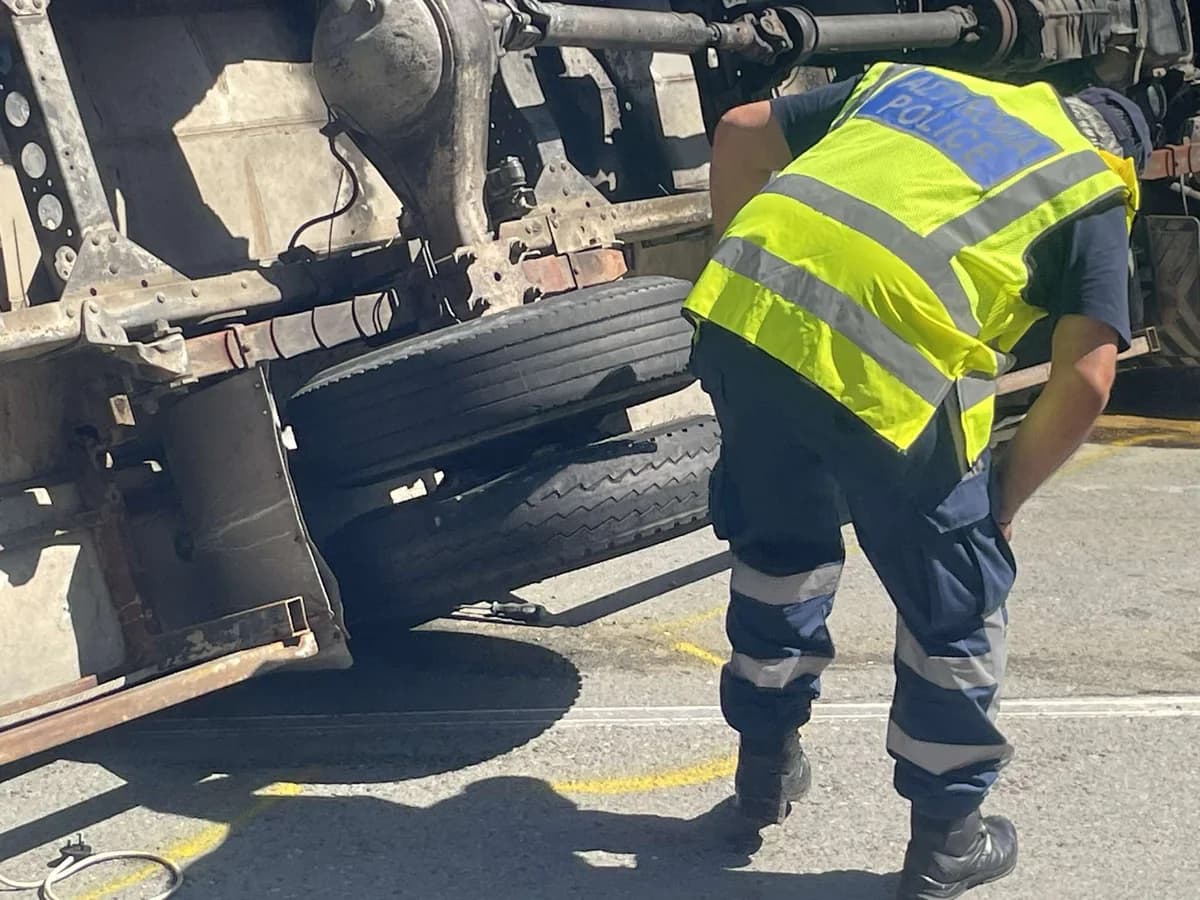 Karvounas: Rentner stirbt bei LKW-Unfall