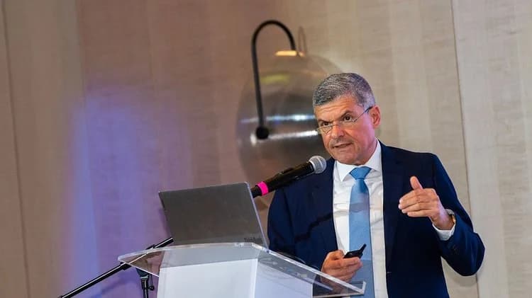 Papanastasiou: 2.000 neue Arbeitsplätze durch Jugendaktionsplan